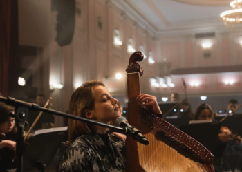 Бандуристка Марина Круть присвятила кліп кожному українцеві, хто прожив 100 днів війни |