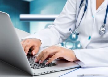 Рак легких грозит только курильщикам? Врач рассказал, кто в группе риска