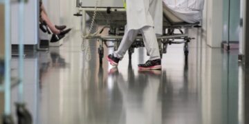 В Одессе 16 летний мальчик потерял ноги из-за обморожения