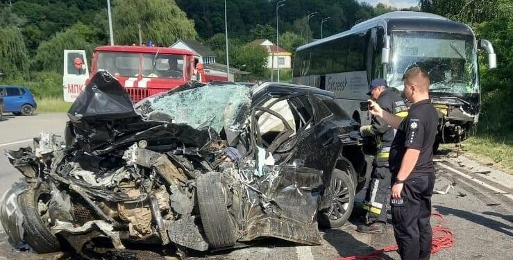 На Вінниччині внаслідок тарану легковика та рейсового автобуса загинули четверо людей | Кримінальні новини