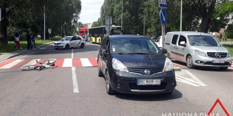 У Львові молода водійка за кермом легковика збила 37-річного велосипедиста  | Кримінальні новини