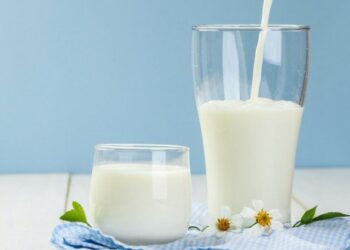 Врач рассказал о влиянии молока и витаминов на опухоли