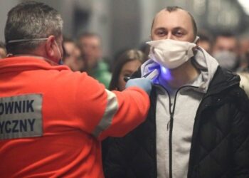 В Польше хотят сократить срок самоизоляции для больных COVID-19