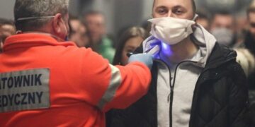 В Польше хотят сократить срок самоизоляции для больных COVID-19