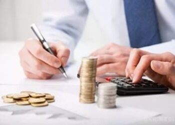 У Гройсмана хочуть зобов’язати 500 тисяч українців платити ЄСВ