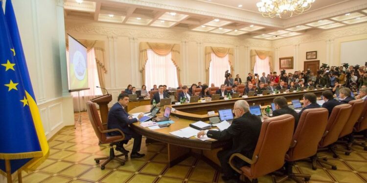 Кабмін підвищив пенсії українцям: хто і на скільки буде отримувати більше