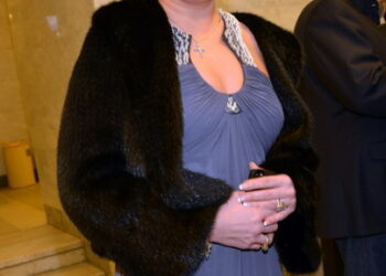 «Это не обезьянье лицо!»: хирург о том, стоит ли делать пластику Анастасии Мельниковой |