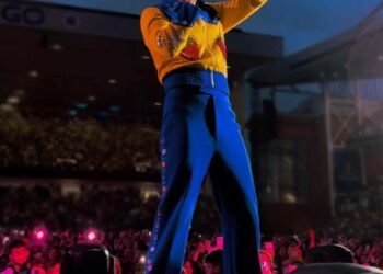 Гаррі Стайлс виступив на концерті в синьо-жовтому вбранні на знак солідарності з Україною |