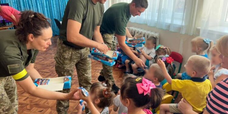 Измаильские Пограничники навестили воспитанников детского дома в канун Дня защиты детей