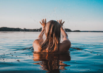 Как справиться с обезвоженностью волос и увеличить естественный объем? |