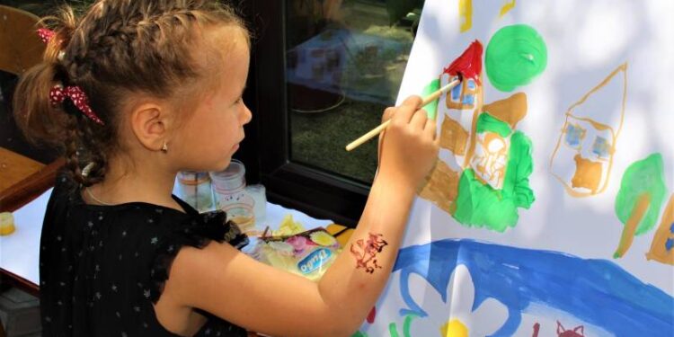 Ко Дню защиты детей в городе прошёл фестиваль искусств «Дунай — река дружбы» —  (ФОТО)