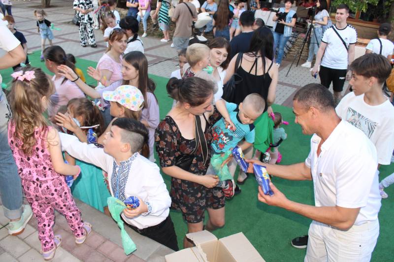 Концерт на морвокзале в "Пикнике" - дети для детей и с заботой о детях