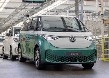 Минивэн в стиле ретро от Volkswagen: стартовало серийное производство ID. Buzz — АВТО НОВОСТИ