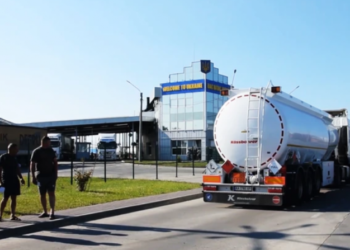 На границе Украины заработал «зеленый коридор» для бензовозов из ЕС