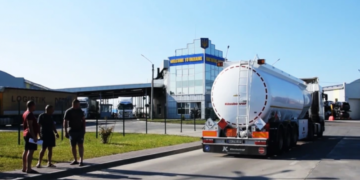 На границе Украины заработал «зеленый коридор» для бензовозов из ЕС
