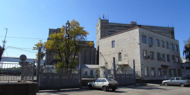 На Измаильском элеваторе вновь «разборки», его работа заблокирована