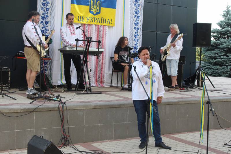 На морвокзале прошёл благотворительный концерт "Все буде Україна" - Город 24  (ФОТО)