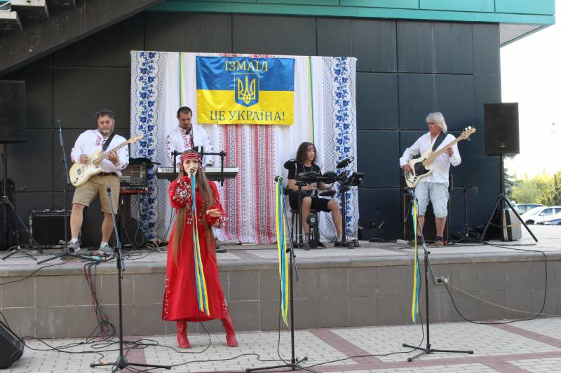 На морвокзале прошёл благотворительный концерт "Все буде Україна" - Город 24  (ФОТО)