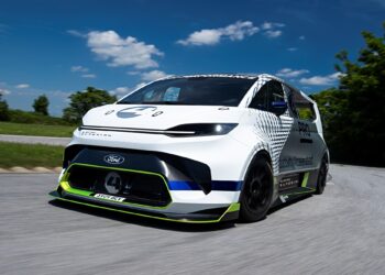 Ну очень быстрая доставка: представлен 2000-сильный фургон Ford Pro Electric SuperVan — АВТО НОВОСТИ