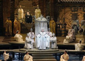 Оперна діва Людмила Монастирська – про те, як виходити на сцену, коли бомлять рідну країну |