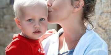 Почему Виктория Романец не хочет рожать, а Ксения Собчак стала мамой в 35? Отвечает психолог |