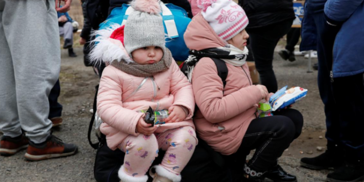 Польша прекращает выплату пособий украинским беженцам