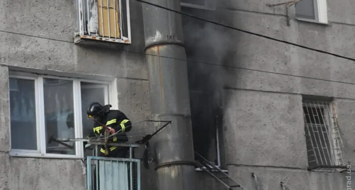 Пожар в Одессе: спасатели эвакуировали 18 человек