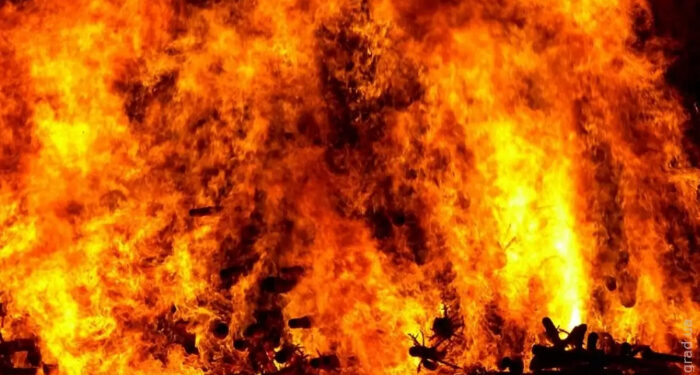 Пожар в Приморском районе: горел пивной магазин