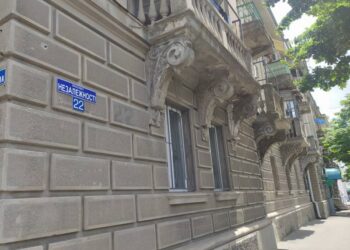 Проспект Независимости. В Измаиле устанавливают таблички с новым названием проспекта