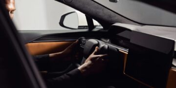 Семейный бизнес: шеф-дизайнер Tesla подрабатывает тюнингом интерьеров — АВТО НОВОСТИ