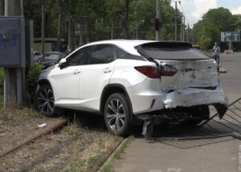 Тройное ДТП на Фонтане заблокировало движение трамваев