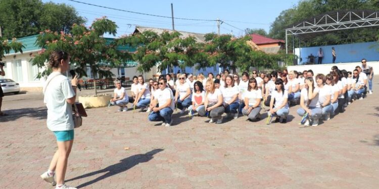 У АРЦИЗЬКІЙ ГРОМАДІ ПРОЙШОВ ТАНЦЮВАЛЬНИЙ ФЛЕШМОБ ДО ДНЯ КОНСТИТУЦІЇ УКРАЇНИ