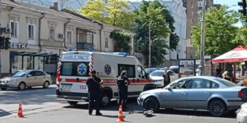 В центре Одессы произошло ДТП с участием спецтранспорта