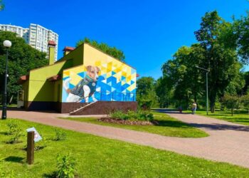 В Киеве появился мурал с известным сапером Патроном