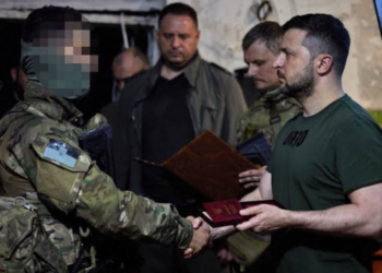 Зеленский заглянул в ад — посетил передовую в Лисичанске и Бахмуте