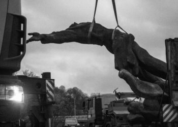 Зворушливі кадри з Бучі та Ірпеня – у новому відео гурту Sheetel |