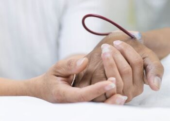 Всегда ли онкопациентам назначают химиотерапию, как быстро рак развивается до 4 стадии и о чем могут говорить синяки на теле #спитайlisod