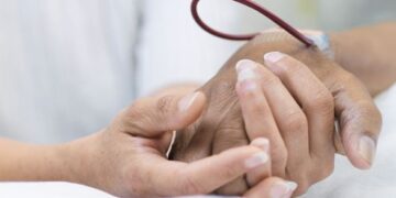 Всегда ли онкопациентам назначают химиотерапию, как быстро рак развивается до 4 стадии и о чем могут говорить синяки на теле #спитайlisod
