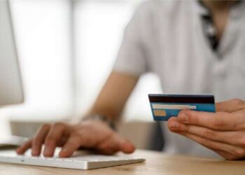 Объем денежных переводов в Украину превысил довоенный уровень