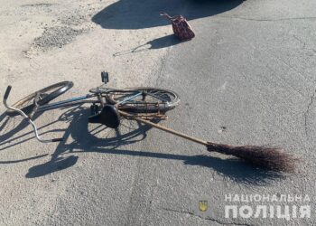 На Хмельниччині легковик збив літню жінку на велосипеді, — поліція  | Кримінальні новини