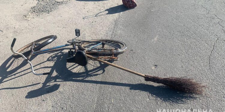 На Хмельниччині легковик збив літню жінку на велосипеді, — поліція | Кримінальні новини