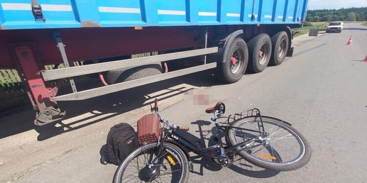 Внаслідок ДТП у Радомишлі жахливо загинув літній велосипедист. ФОТО | Кримінальні новини