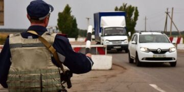 На блокпостах за час воєнного стану виявили понад 900 автівок, які були в розшуку