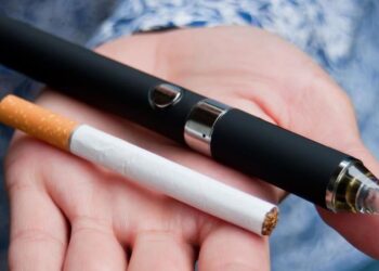 У Кабміні планують ввести штрафи за використання електронних сигарет у громадських місцях
