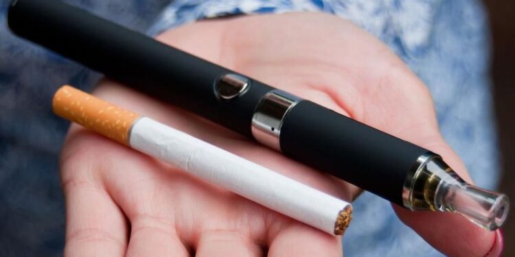 У Кабміні планують ввести штрафи за використання електронних сигарет у громадських місцях