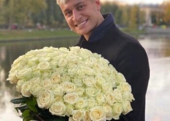 А зубы точно настоящие? Стоматолог о винирах Давы, Тимати и других звезд |