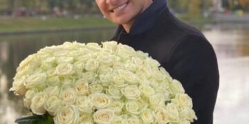 А зубы точно настоящие? Стоматолог о винирах Давы, Тимати и других звезд |