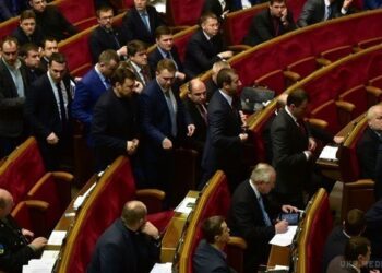 Як депутати пенсійний вік для жінок підвищували