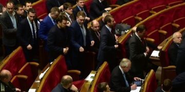Як депутати пенсійний вік для жінок підвищували