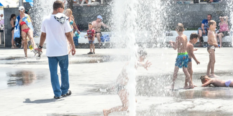 Антициклон принесет в Украину жару до 36 градусов